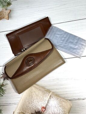 🦆 DOONEY & BOURKE AWL PEBBLED TRIFOLD KISSLOCK POUCH WALLET IN TAUPE AND BROWN